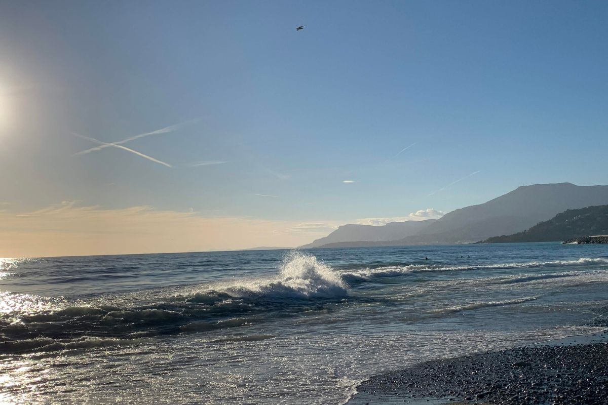 Strand an der italienischen Riviera